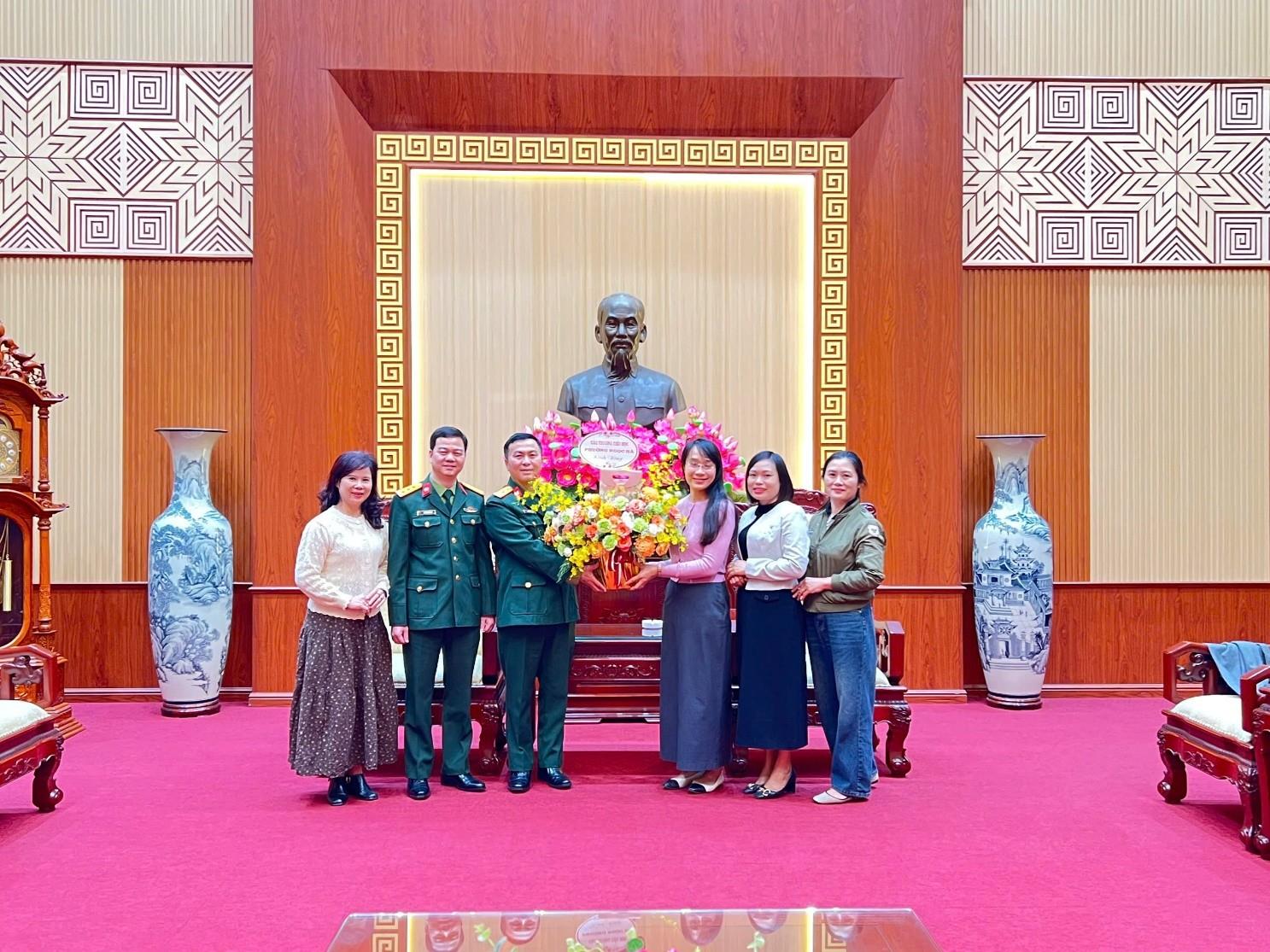 Trường Tiểu học Ba Đình chúc mừng các đơn vị bộ đội kết nghĩa nhân dịp kỉ niệm Ngày thành lập Quân đội Nhân dân Việt Nam