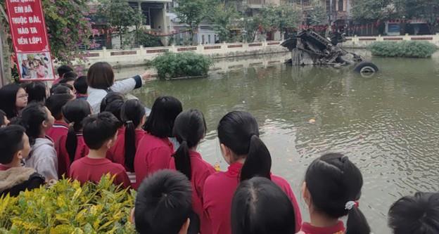 Liên đội trường TH Ba Đình tổ chức chương trình “Hành trình về địa chỉ đỏ” học tập lịch sử địa phương chào mừng kỷ niệm 81 năm ngày thành lập Quân đội nhân dân Việt Nam (22/12/1944-22/12/2025)