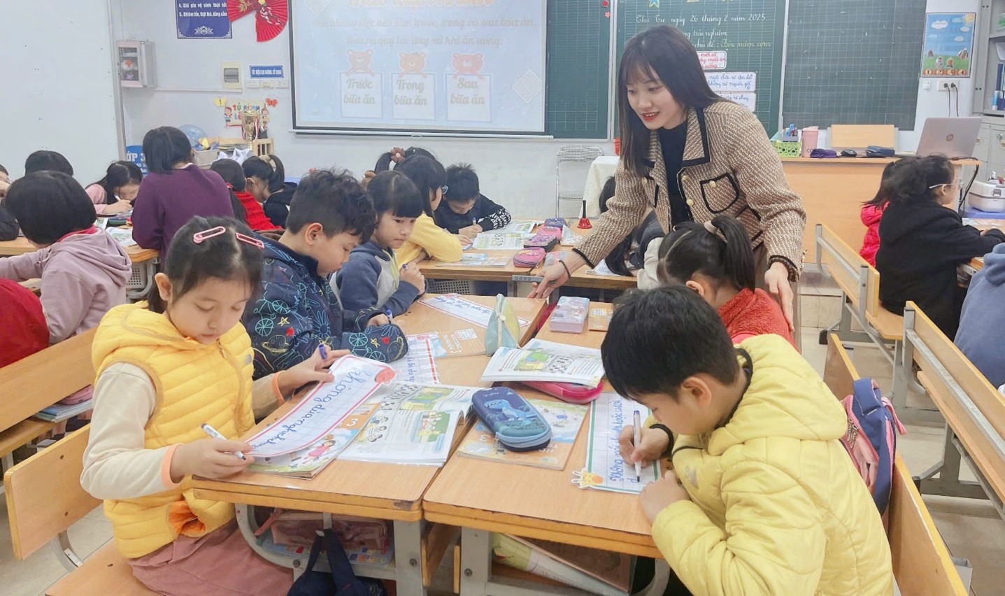 Cô giáo Nguyễn Thị Hương thực hiện thành công tiết dạy chuyên đề môn Hoạt động trải nghiệm - Lớp 3