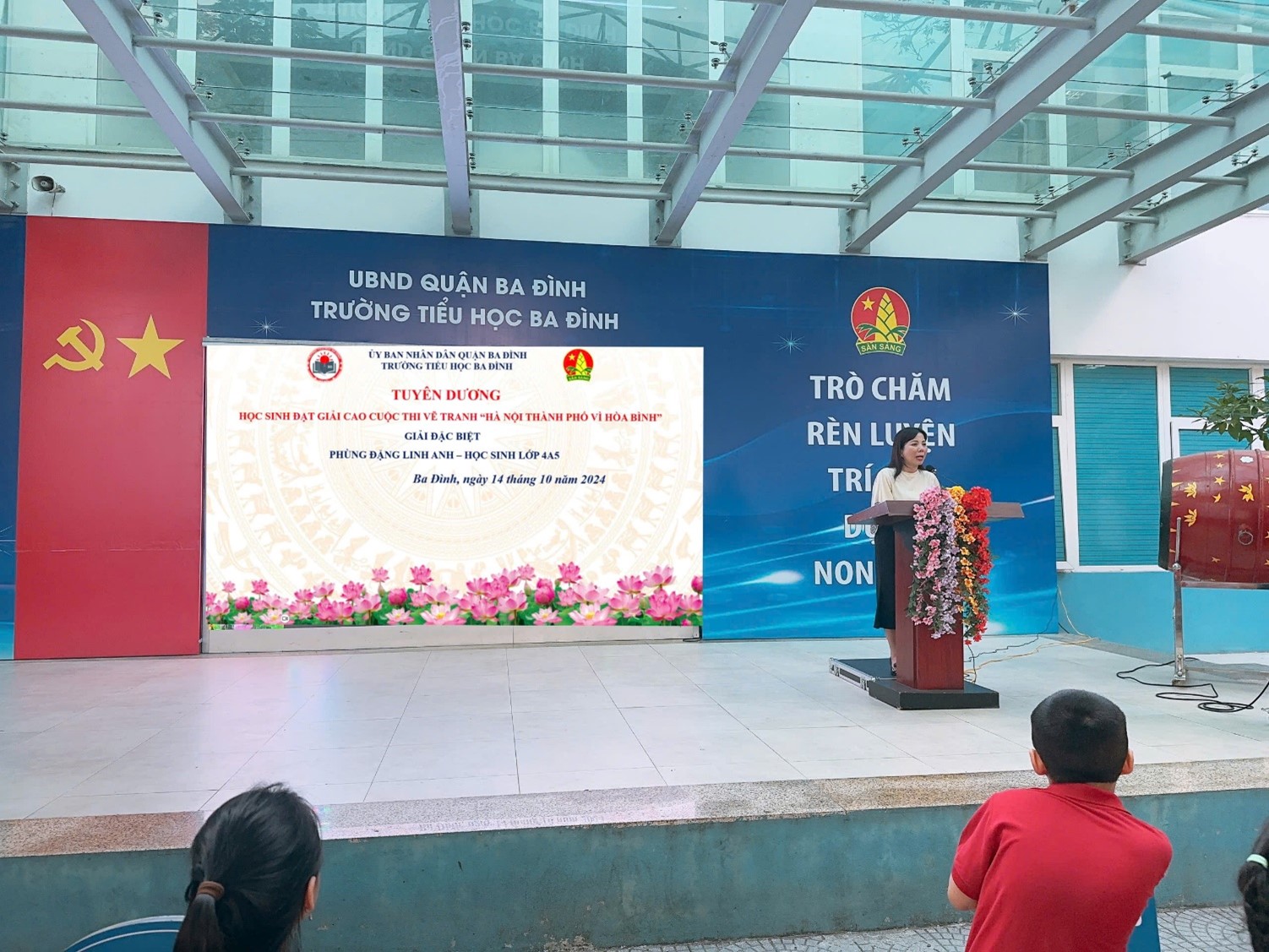 Tuyên dương học sinh đạt giải cao Cuộc thi vẽ tranh “Hà Nội - Thành phố vì hòa bình” – Năm học 2024 – 2025