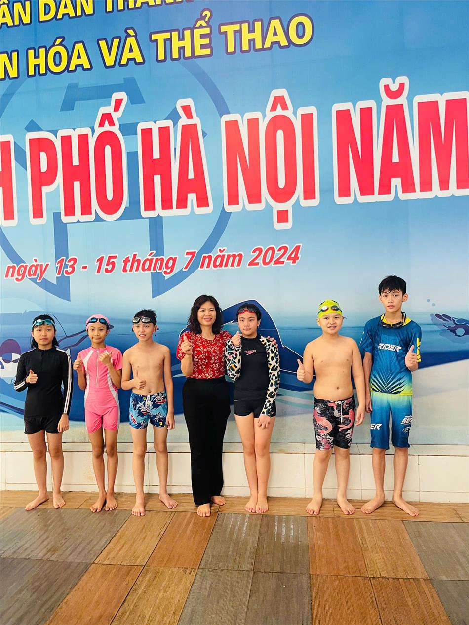 Tin vui từ đường đua xanh: Học sinh Ba Đình tỏa sáng tại Giải bơi học sinh quận năm 2025