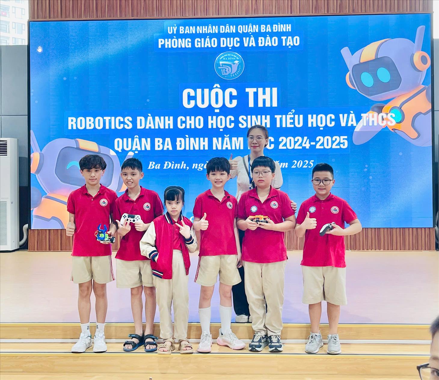 Học sinh trường Tiểu học Ba Đình thử sức với đam mê khoa học tại cuộc thi Robotics