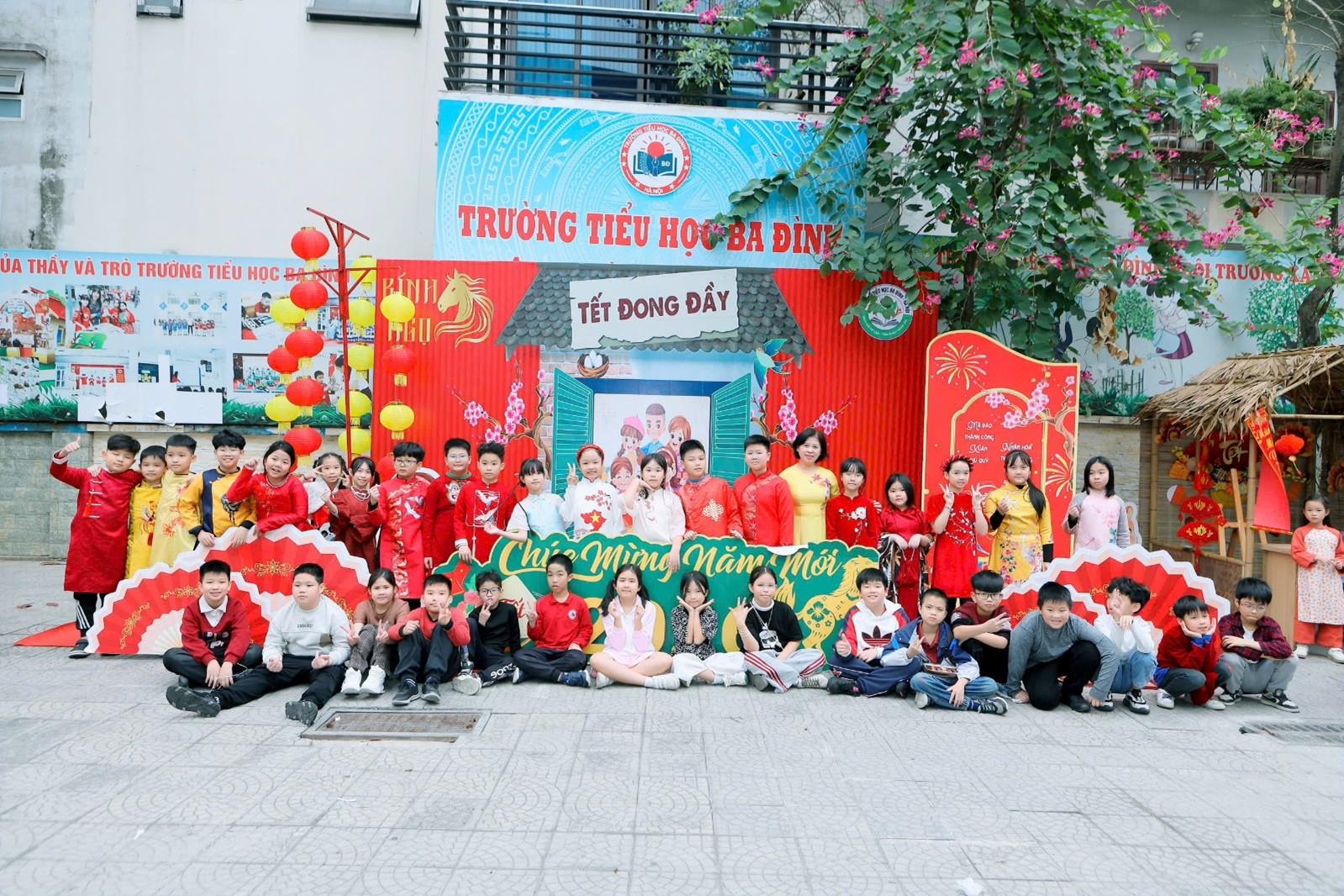 Ngày hội bánh chưng - Nét đẹp Tết cổ truyền trong lòng học sinh Khối 4