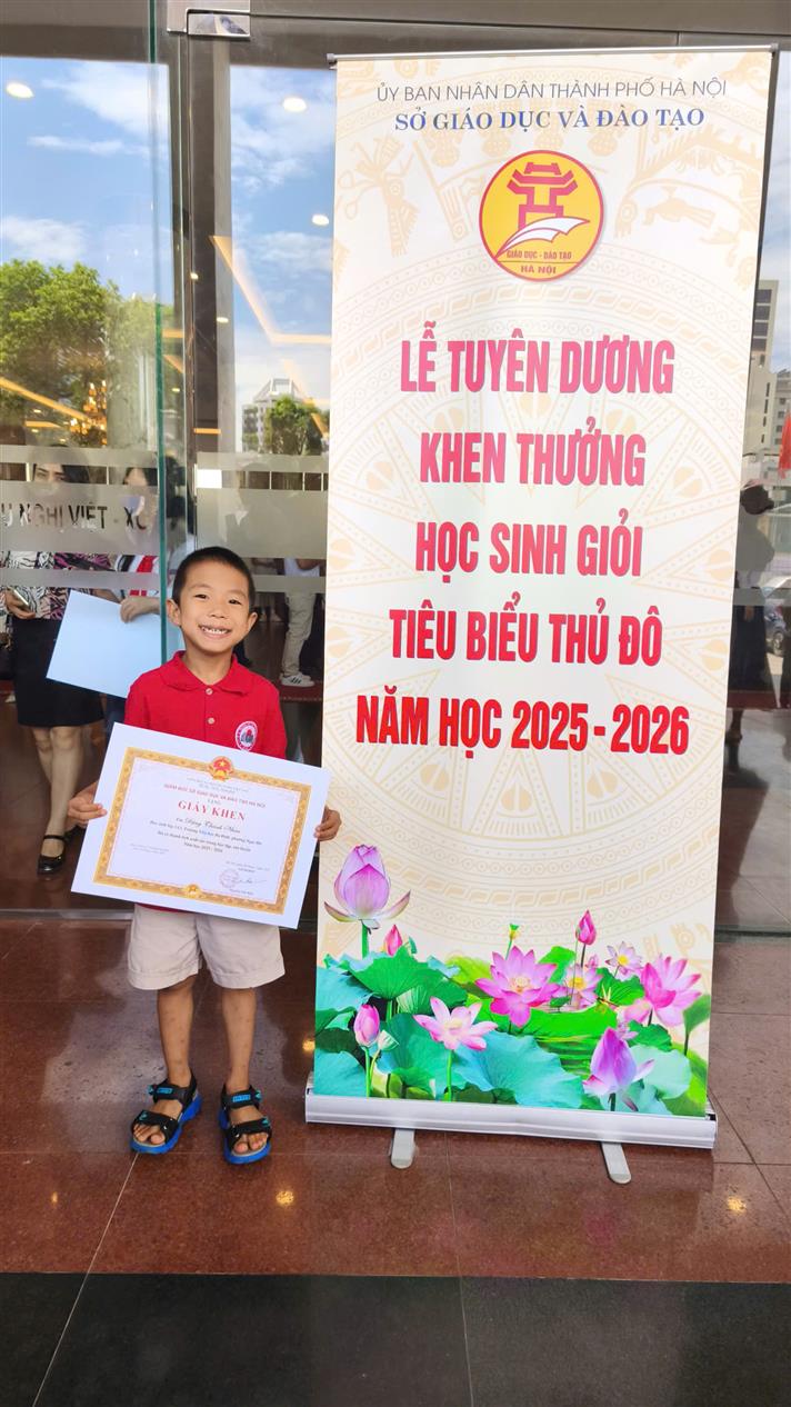 Đặng Thành Nhân – Cậu học trò nhỏ lớp 1A3 tỏa sáng tại Lễ tuyên dương Học sinh giỏi tiêu biểu Thủ đô