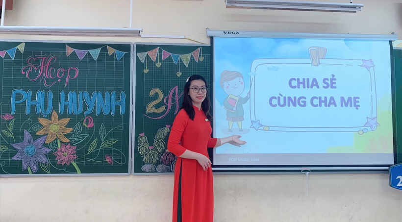 Có thể là hình ảnh về 1 người và đang đứng