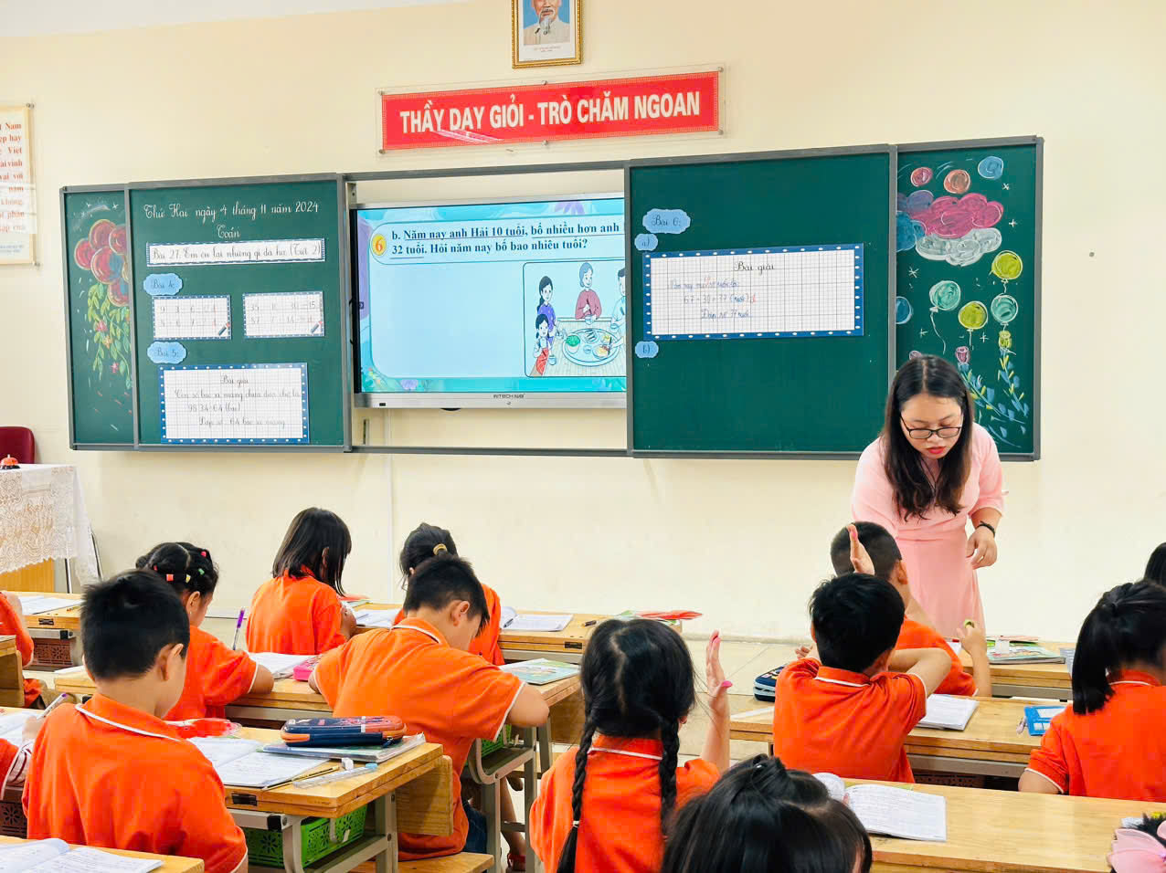 A group of children in a classroom

Description automatically generated