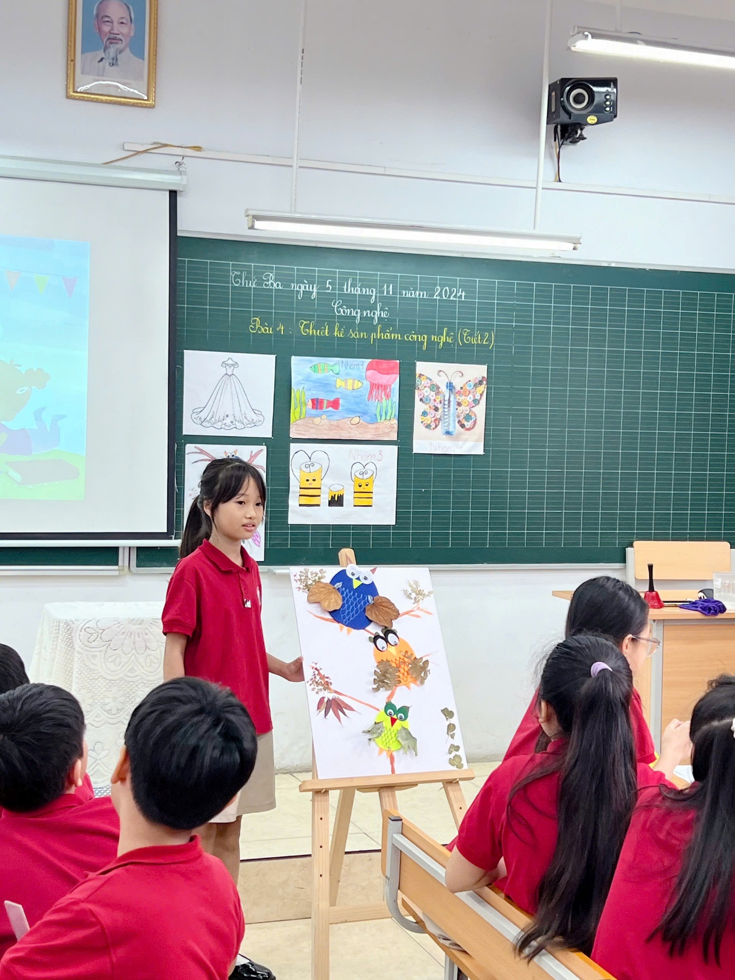 A child standing in front of a board

Description automatically generated