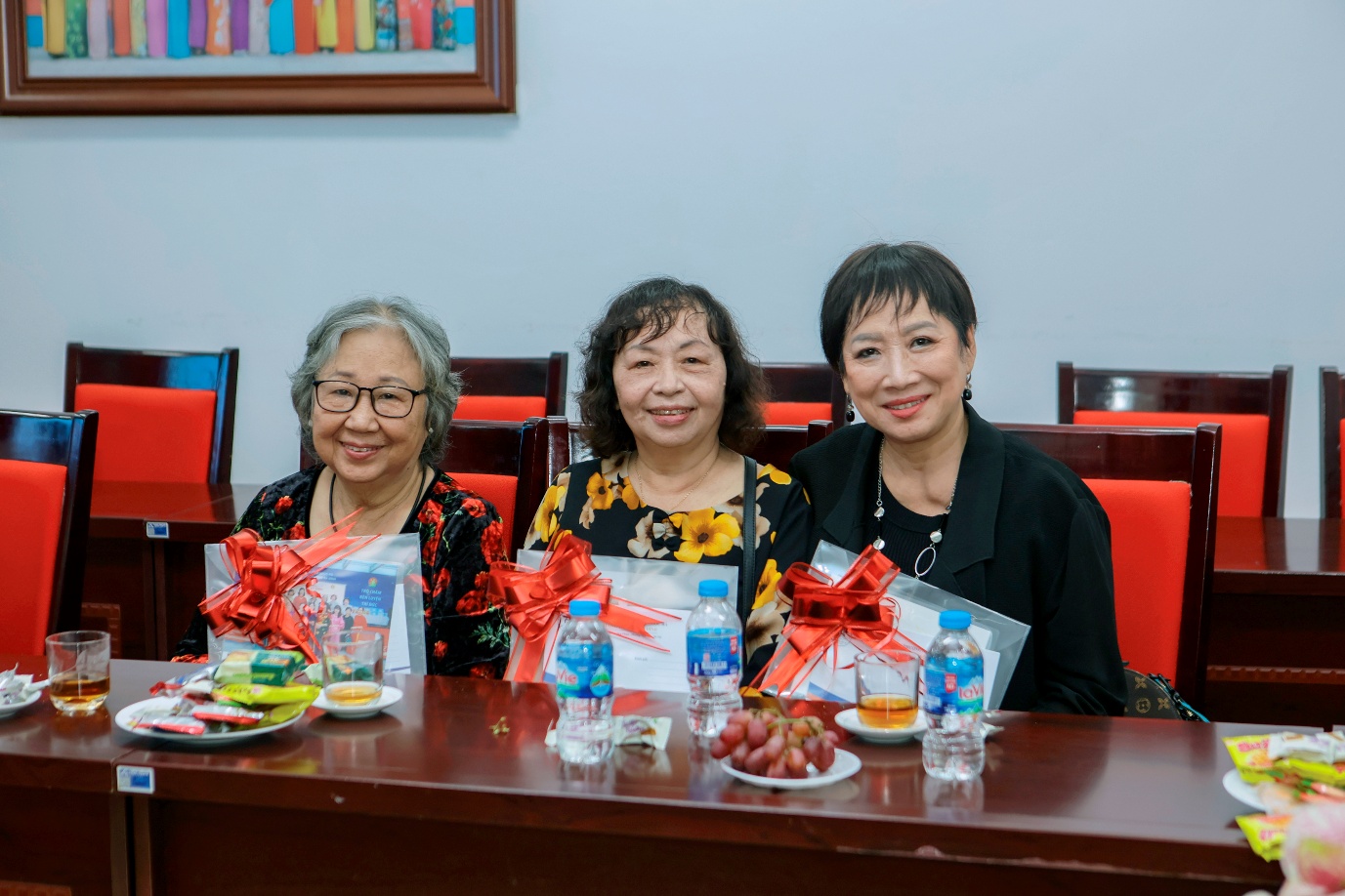 A group of women sitting at a table with food and drinks

AI-generated content may be incorrect.