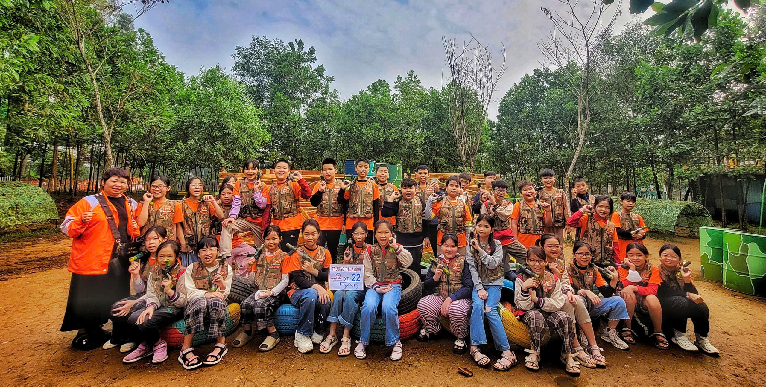 A group of people posing for a photo

AI-generated content may be incorrect.