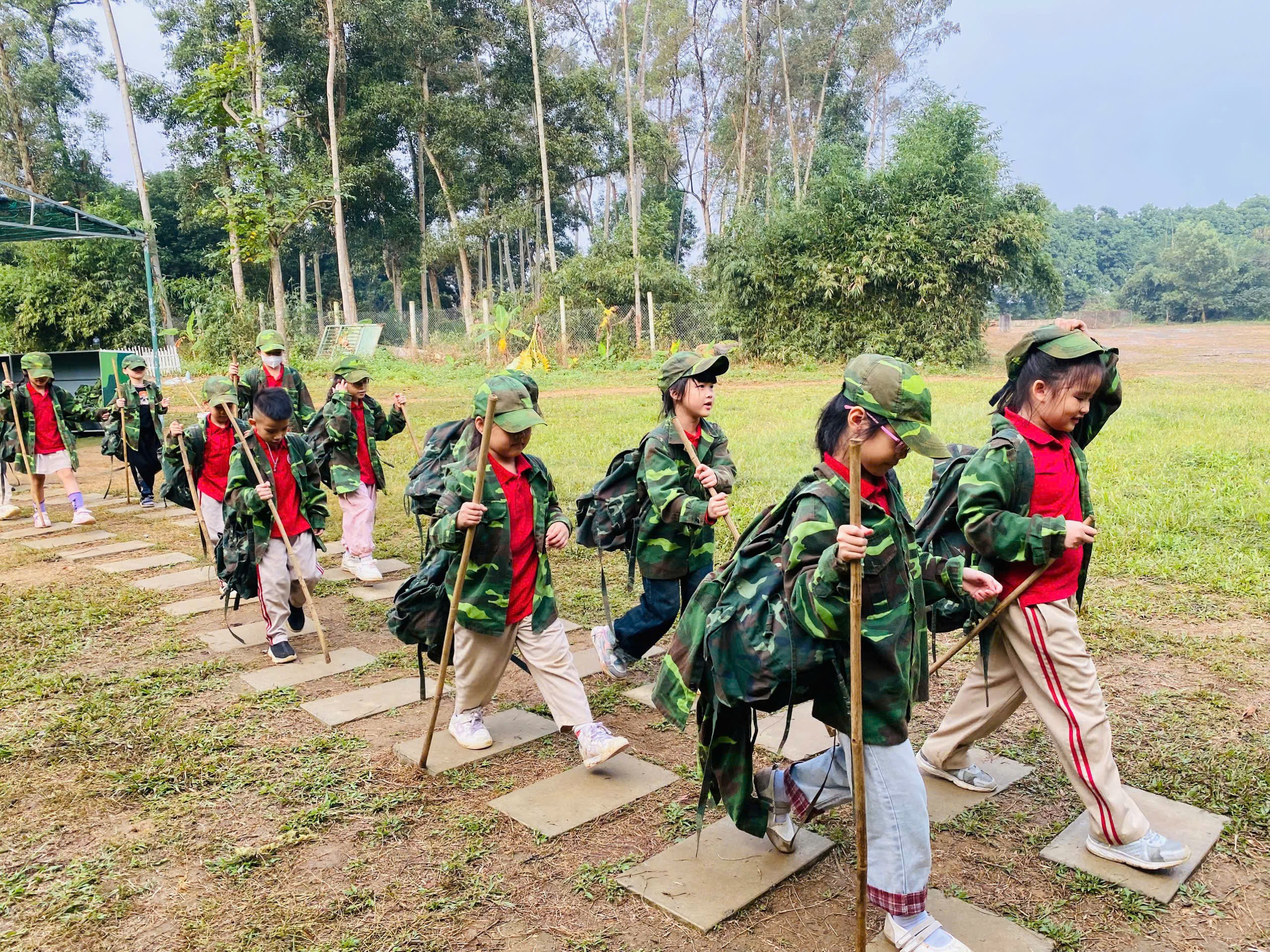 A group of children walking with sticks

AI-generated content may be incorrect.