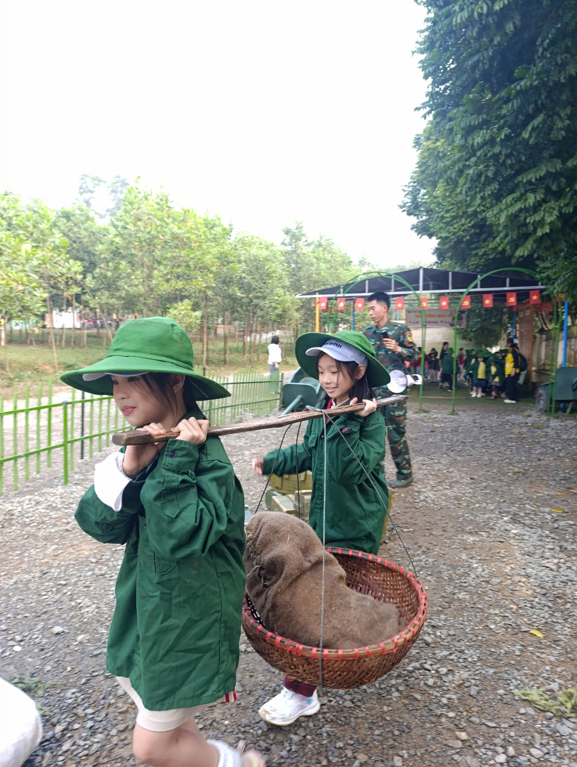 A group of children carrying a dog

AI-generated content may be incorrect.