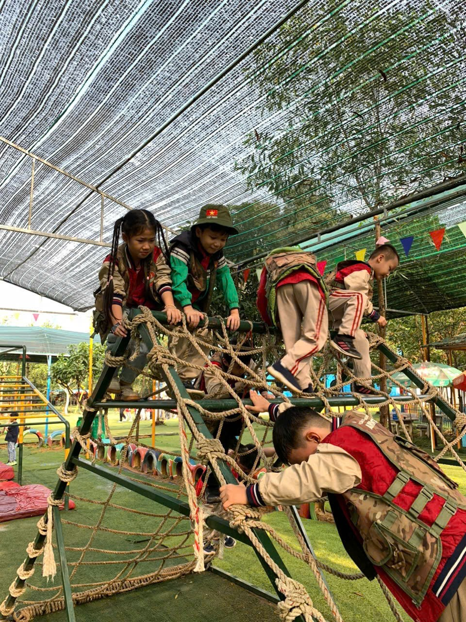 A group of children climbing on a ladder

AI-generated content may be incorrect.