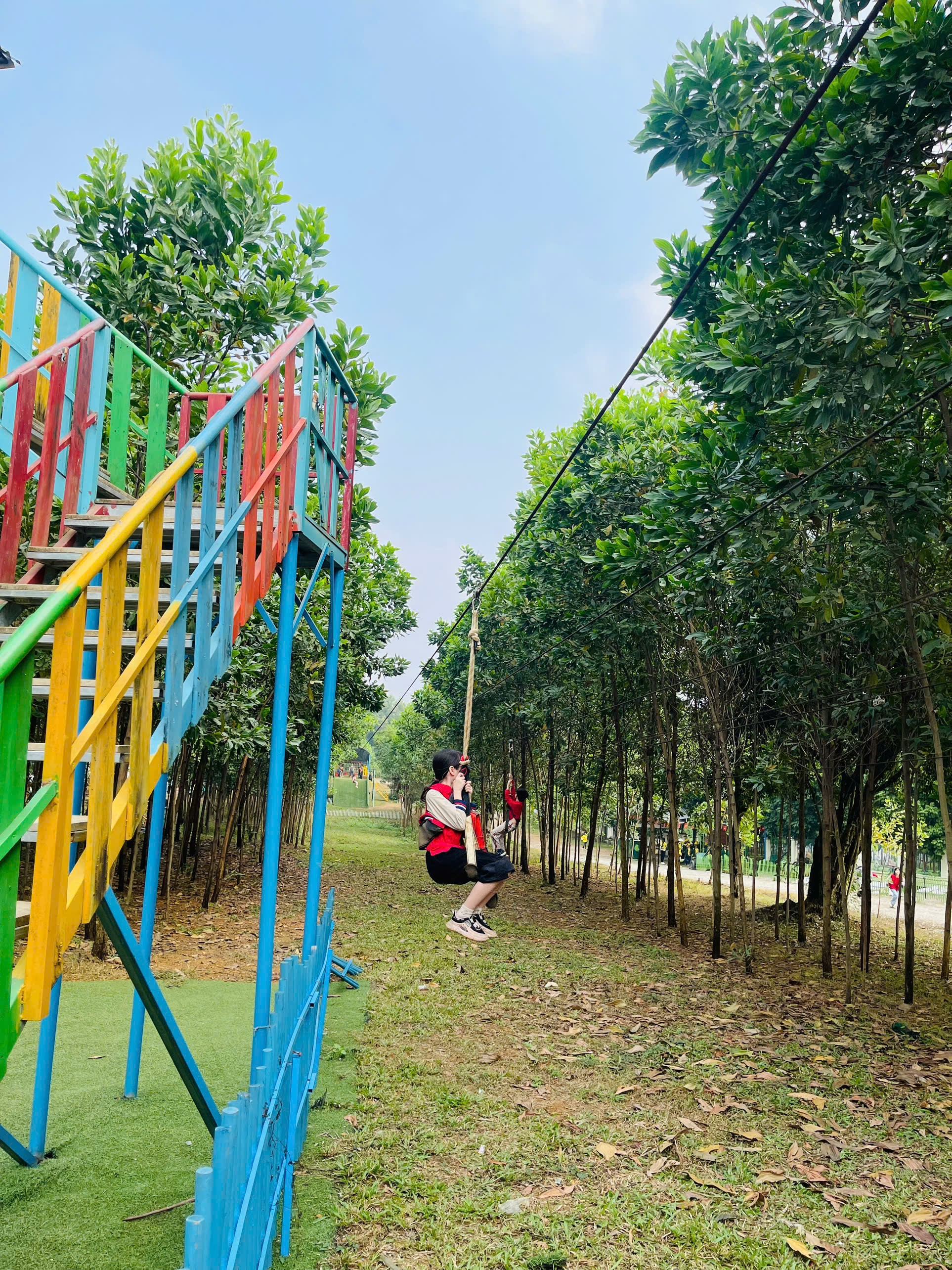 A person on a swing

AI-generated content may be incorrect.