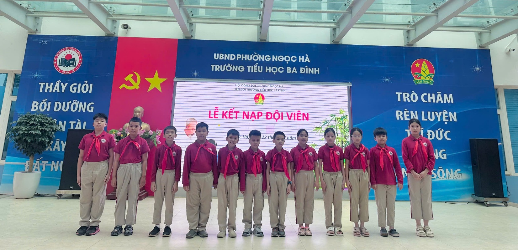 A group of children in uniform

AI-generated content may be incorrect.