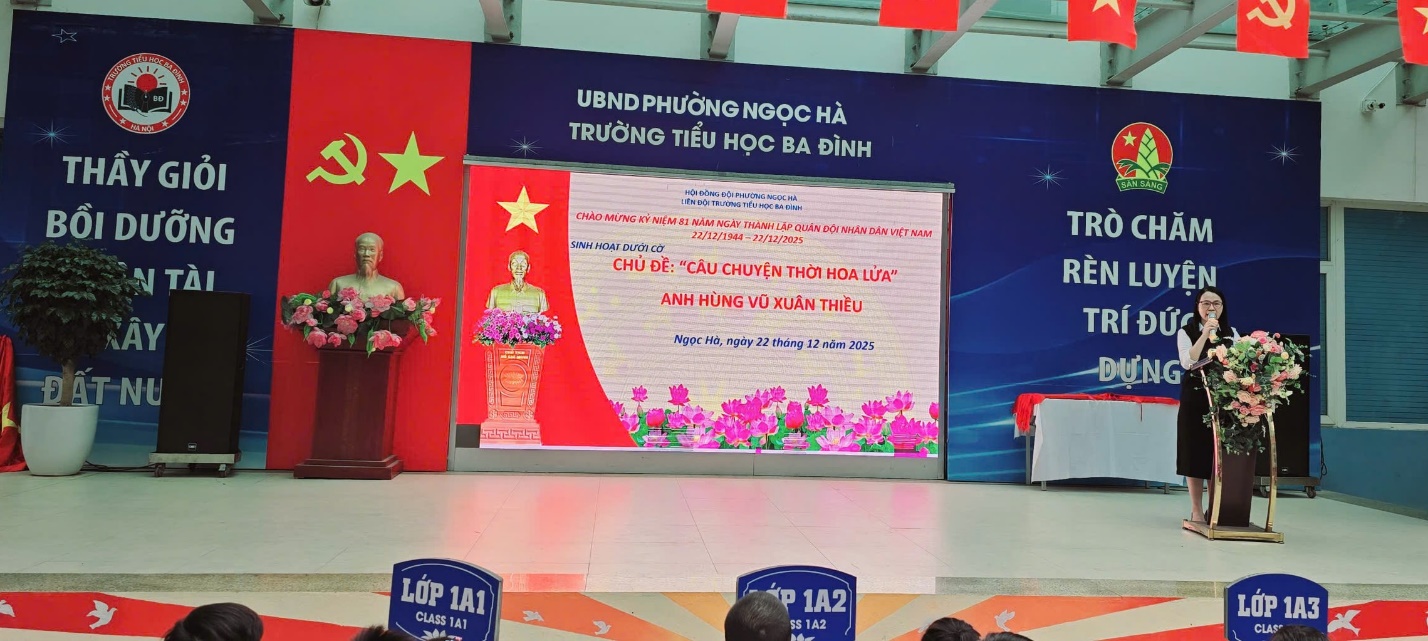 A group of people standing in front of a large screen

AI-generated content may be incorrect.