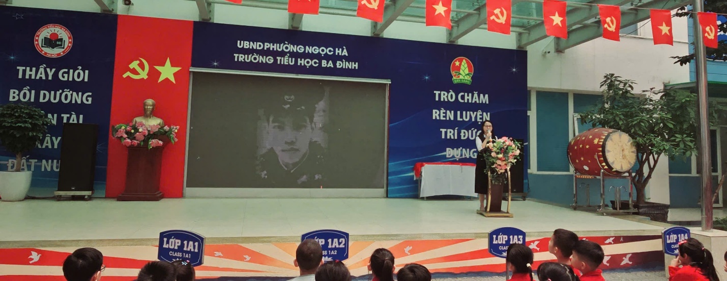 A person standing on a stage

AI-generated content may be incorrect.