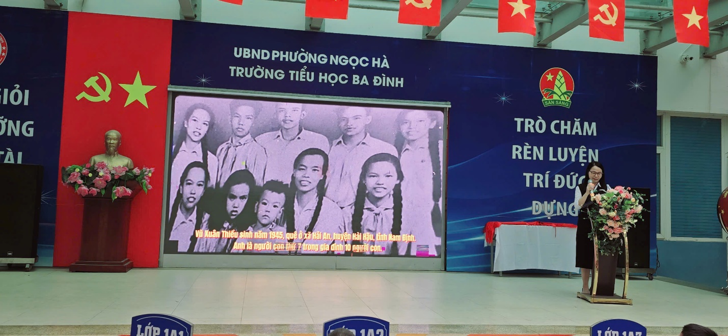 A large screen with a group of people on it

AI-generated content may be incorrect.