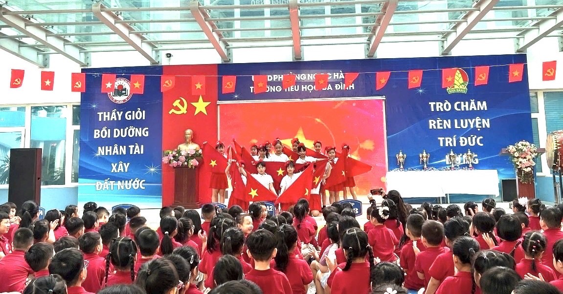 A group of children in red shirts

AI-generated content may be incorrect.