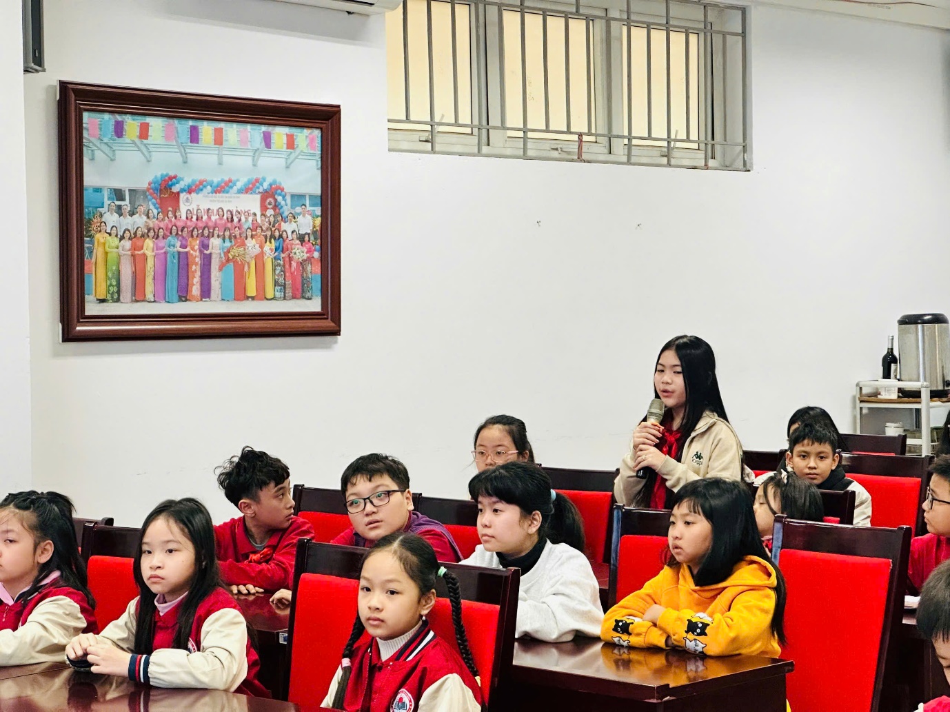 A group of children sitting at a table

AI-generated content may be incorrect.