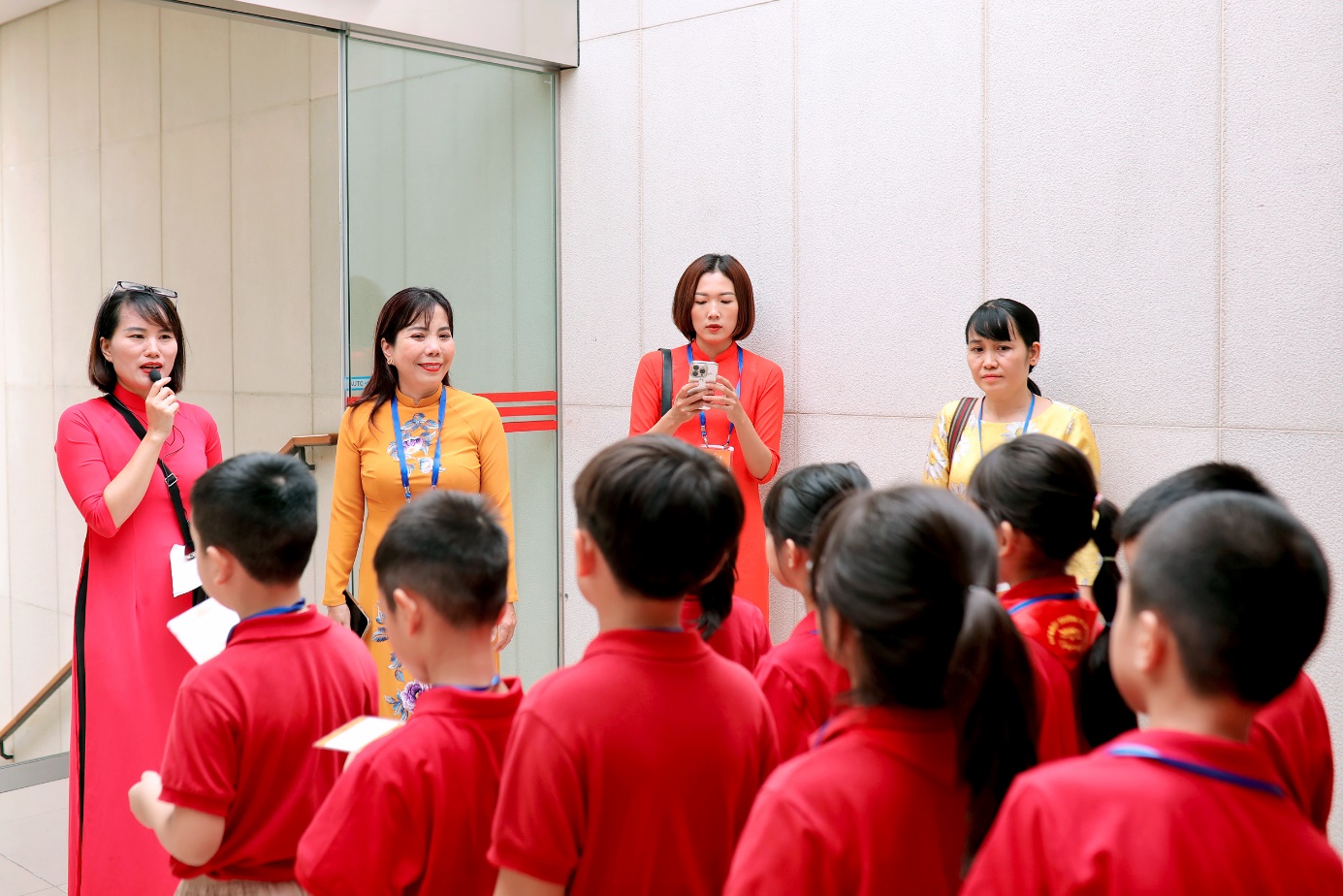 A group of people in red shirts

Description automatically generated