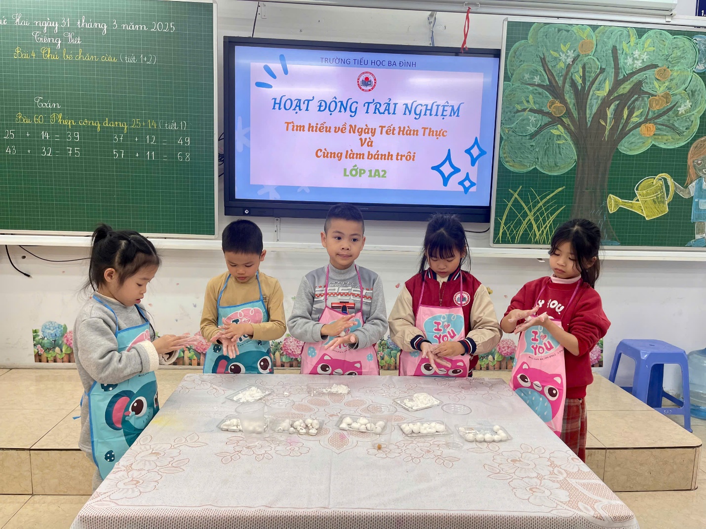 A group of children in a classroom

AI-generated content may be incorrect.