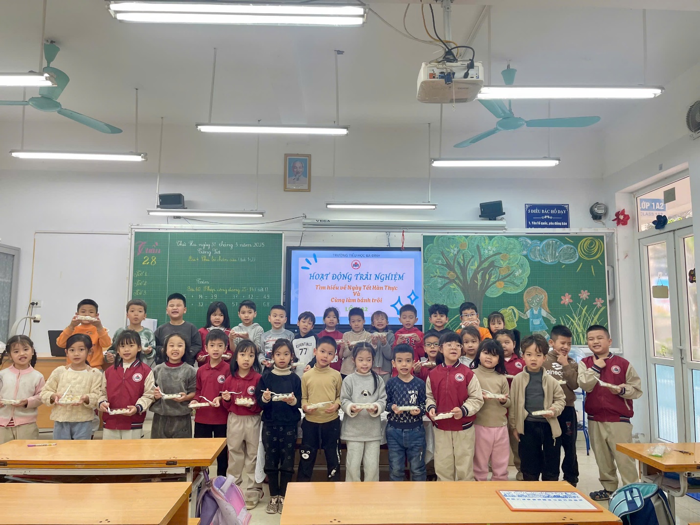 A group of children in a classroom

AI-generated content may be incorrect.