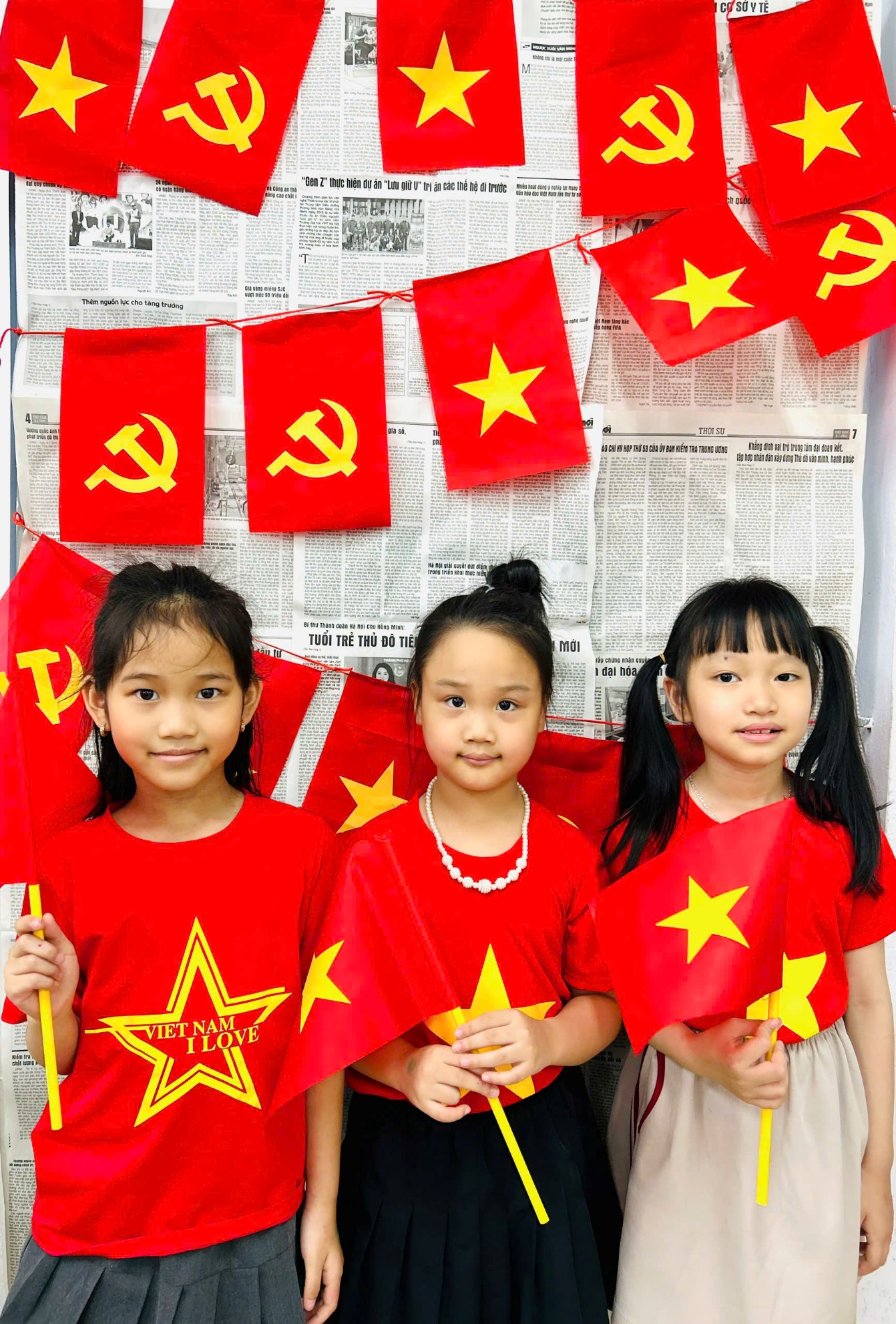 A group of girls holding flags

AI-generated content may be incorrect.