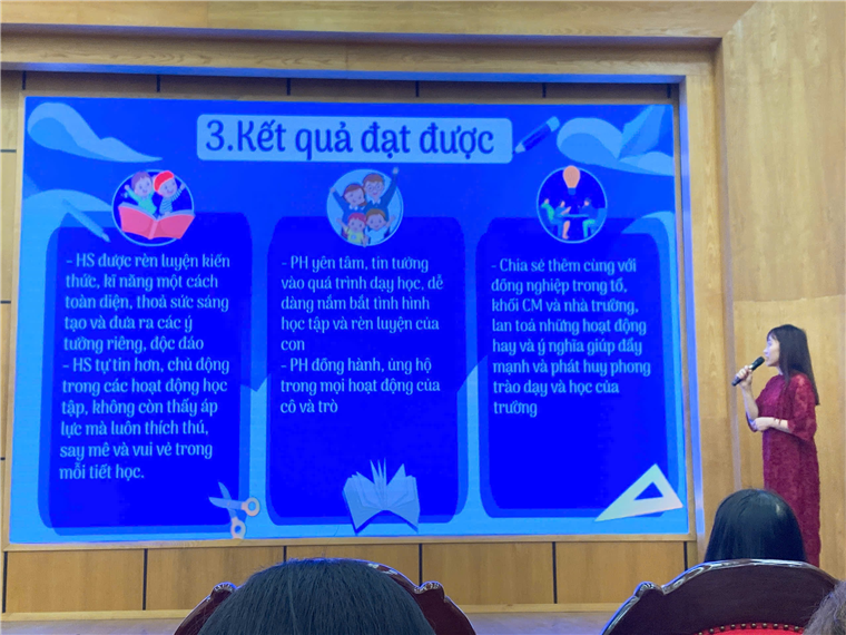 A group of people looking at a screen

Description automatically generated