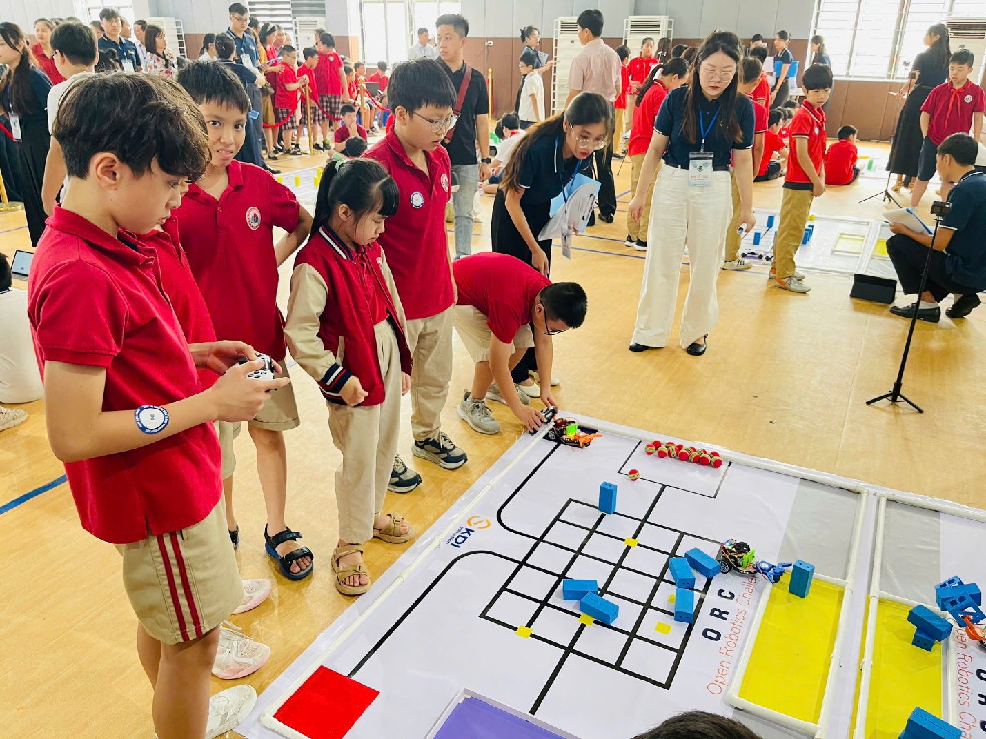 A group of kids playing a game

AI-generated content may be incorrect.