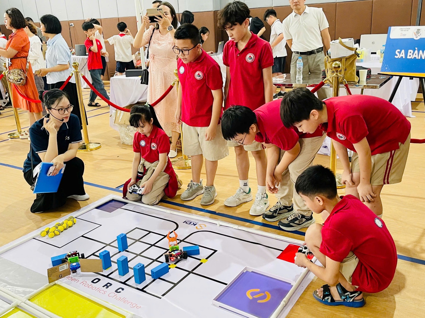 A group of people playing a game

AI-generated content may be incorrect.