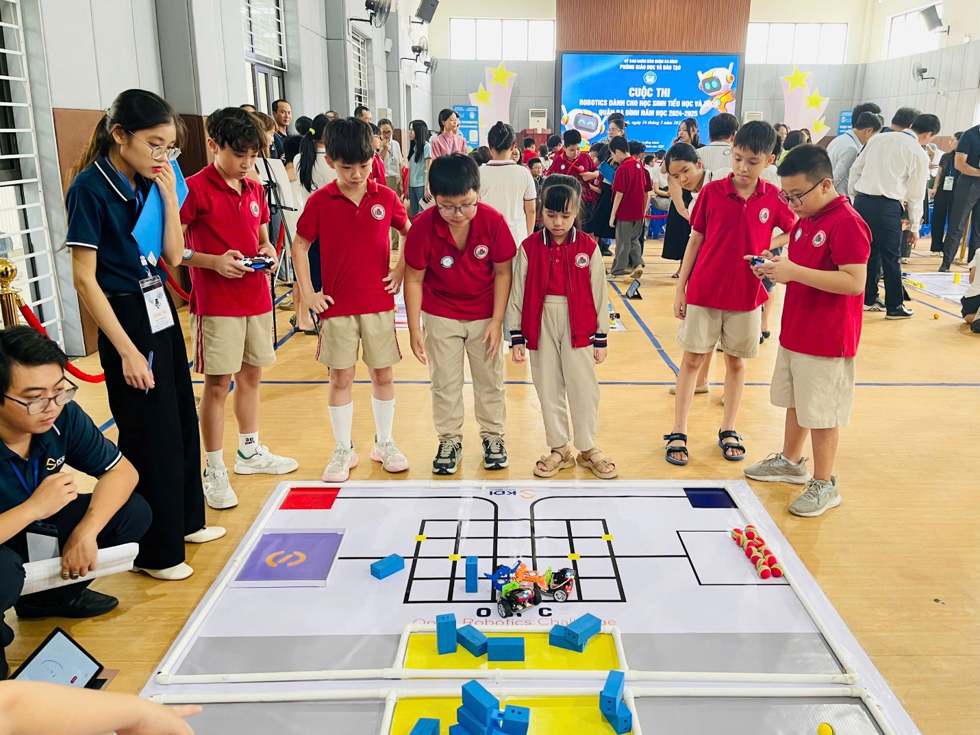 A group of kids playing a game

AI-generated content may be incorrect.