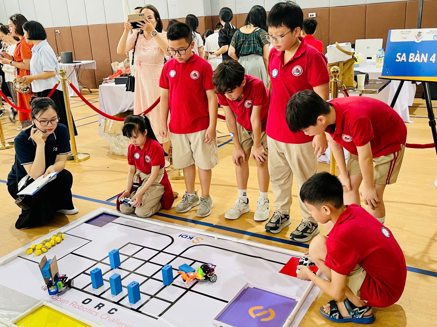 A group of kids playing with a game

AI-generated content may be incorrect.