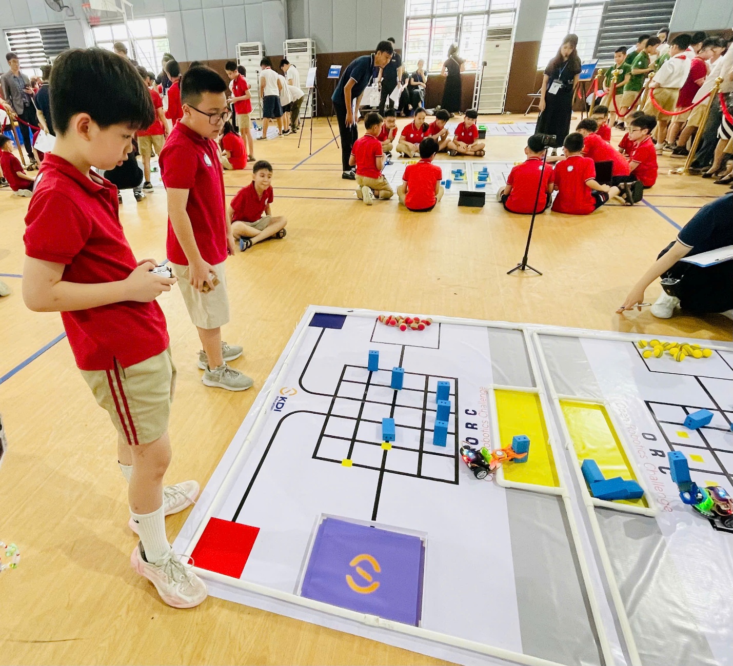 A group of kids playing a game

AI-generated content may be incorrect.