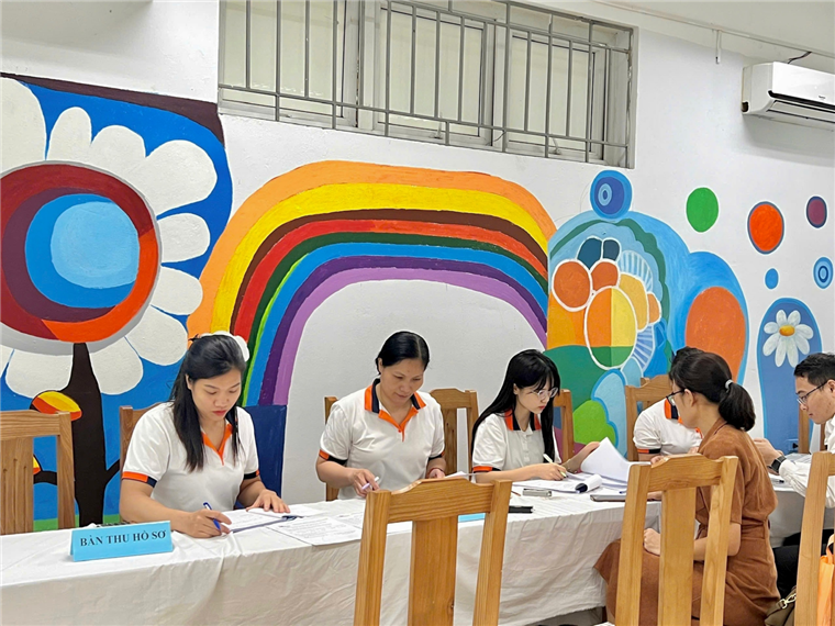 A group of women sitting at a table

Description automatically generated